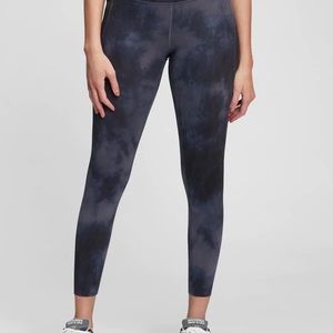 GapFit High Rise Recycled Power 7/8 Leggings in Navy Tie Dye